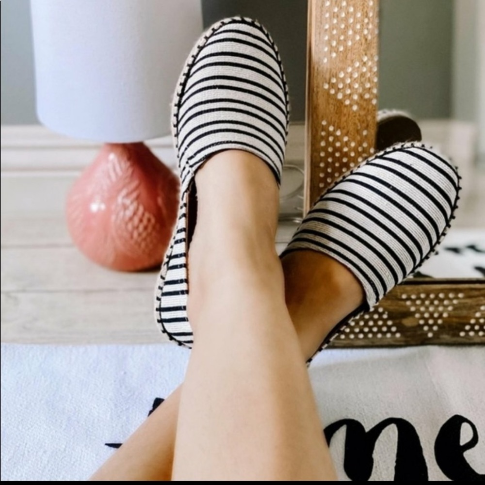 WOMEN’S ANDI  ROUND TOE ESPADRILLE FLATS